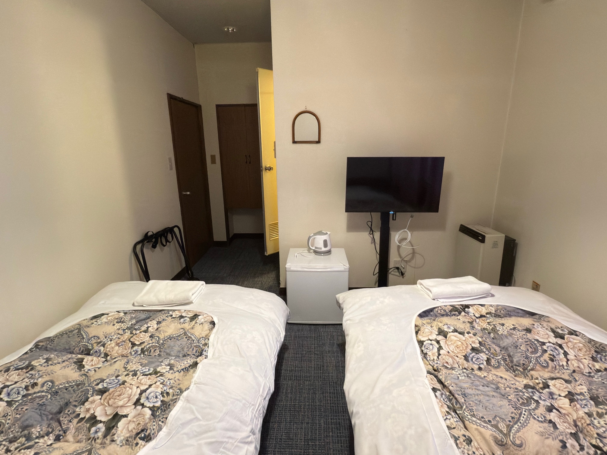 swiper-jm-rooms-twin2.jpg